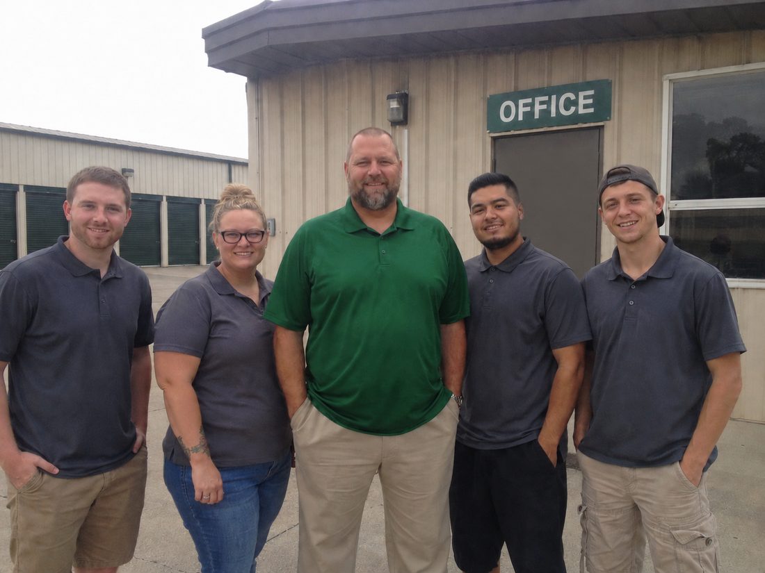 Pest control professionals in Overland Park, KS